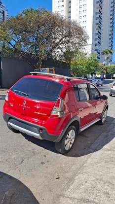 RENAULT-SANDERO-2012