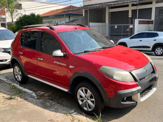 RENAULT-SANDERO-2012