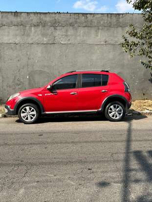 RENAULT-SANDERO-2012