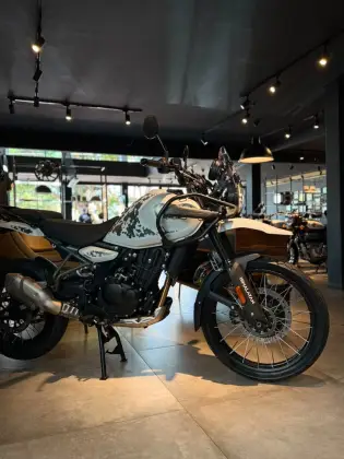 ROYAL ENFIELD HIMALAYAN 450 KAMET WHITE ROYAL ENFIELD HIMALAYAN 450 KAMET WHITE