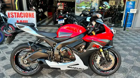 SUZUKI GSX-R750 SUZUKI GSX-R750