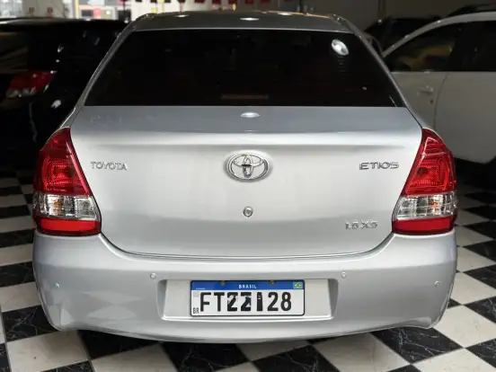TOYOTA-ETIOS-2015