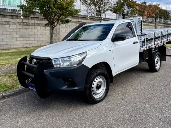 TOYOTA-HILUX-2.8 4X4 CS CHASSI 16V TURBO DIESEL 2P MANUAL TOYOTA-HILUX-2017