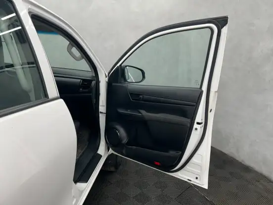 TOYOTA-HILUX-2024
