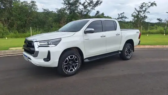 TOYOTA-HILUX-2.8 D-4D TURBO DIESEL CD SRX 4X4 AUTOMÁTICO TOYOTA-HILUX-2020
