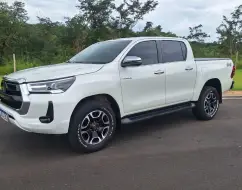 TOYOTA HILUX 2.8 D-4D TURBO DIESEL CD SRX 4X4 AUTOMÁTICO TOYOTA HILUX 2.8 D-4D TURBO DIESEL CD SRX 4X4 AUTOMÁTICO