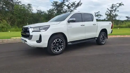 TOYOTA-HILUX-2.8 D-4D TURBO DIESEL CD SRX 4X4 AUTOMÁTICO TOYOTA-HILUX-2020