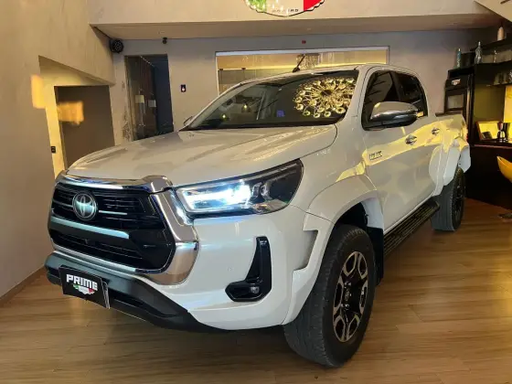 TOYOTA HILUX 2.8 D-4D TURBO DIESEL CD SRX 4X4 AUTOMÁTICO