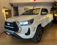 TOYOTA HILUX 2.8 D-4D TURBO DIESEL CD SRX 4X4 AUTOMÁTICO TOYOTA HILUX 2.8 D-4D TURBO DIESEL CD SRX 4X4 AUTOMÁTICO