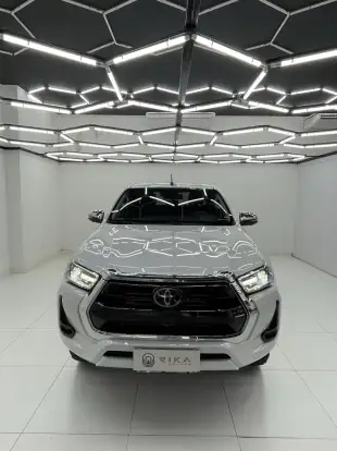 TOYOTA-HILUX-2023