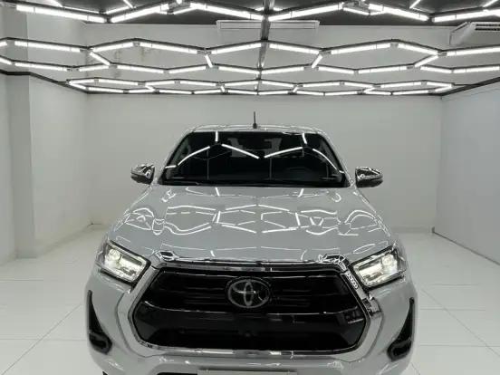 TOYOTA-HILUX-2.8 D-4D TURBO DIESEL CD SRX 4X4 AUTOMÁTICO TOYOTA-HILUX-2023