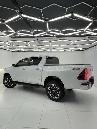 TOYOTA-HILUX-2023
