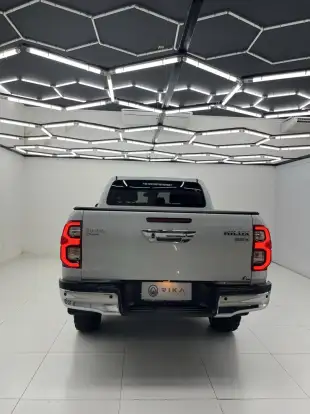 TOYOTA-HILUX-2023