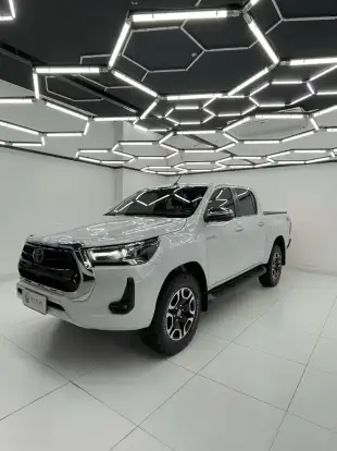 TOYOTA-HILUX-2023