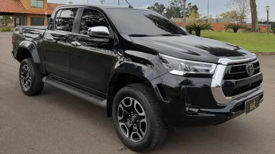TOYOTA HILUX 2.8 D-4D TURBO DIESEL CD SRX PLUS 4X4 AUTOMÁTICO