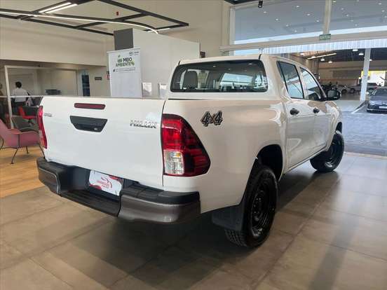 TOYOTA-HILUX-2.8 D-4D TURBO DIESEL CD POWER PACK 4X4 AUTOMÁTICO TOYOTA-HILUX-2025