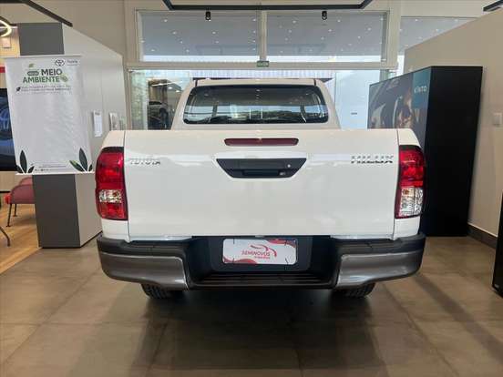 TOYOTA-HILUX-2025