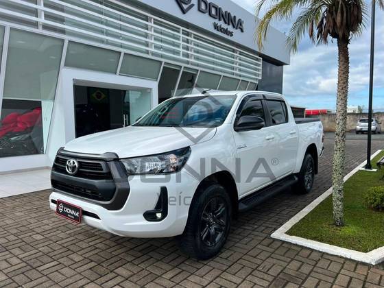 TOYOTA HILUX 2.8 D-4D TURBO DIESEL CD SR 4X4 AUTOMÁTICO