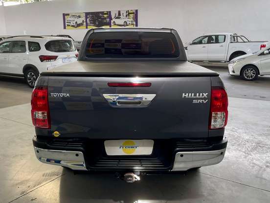 TOYOTA-HILUX-2.8 D-4D TURBO DIESEL CD SRV 4X4 AUTOMÁTICO TOYOTA-HILUX-2023