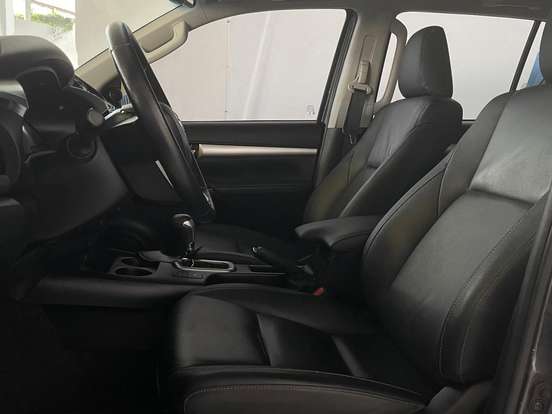 TOYOTA-HILUX-2.8 D-4D TURBO DIESEL CD SRV 4X4 AUTOMÁTICO TOYOTA-HILUX-2023
