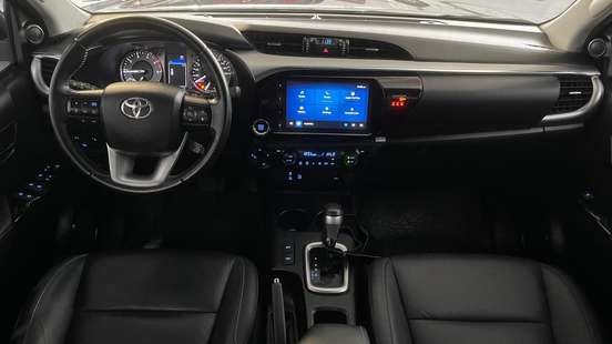 TOYOTA-HILUX-2023