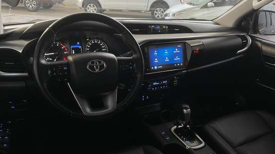 TOYOTA-HILUX-2023