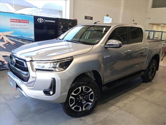 TOYOTA HILUX 2.8 D-4D TURBO DIESEL CD SRX 4X4 AUTOMÁTICO