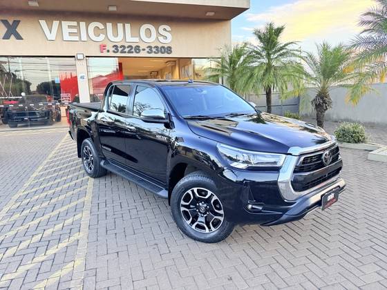 TOYOTA HILUX 2.8 D-4D TURBO DIESEL CD SRX 4X4 AUTOMÁTICO