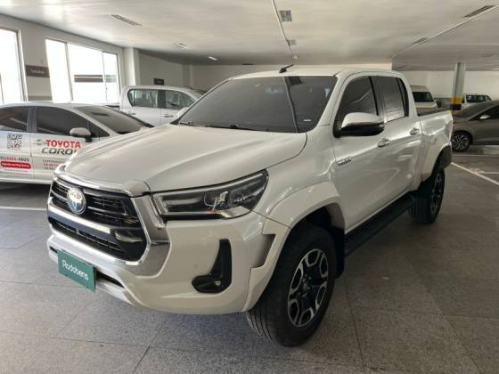 TOYOTA HILUX 2.8 D-4D TURBO DIESEL CD SRX 4X4 AUTOMÁTICO