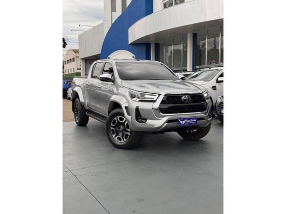 TOYOTA HILUX 2.8 D-4D TURBO DIESEL CD SRX PLUS 4X4 AUTOMÁTICO