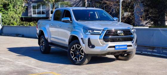 TOYOTA HILUX 2.8 D-4D TURBO DIESEL CD SRX PLUS 4X4 AUTOMÁTICO