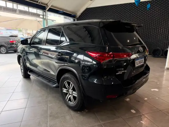 TOYOTA-HILUX SW4-2.7 SR 7 LUGARES 4X2 16V FLEX 4P AUTOMÁTICO TOYOTA-HILUX SW4-2016