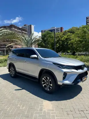 TOYOTA-HILUX SW4-2025