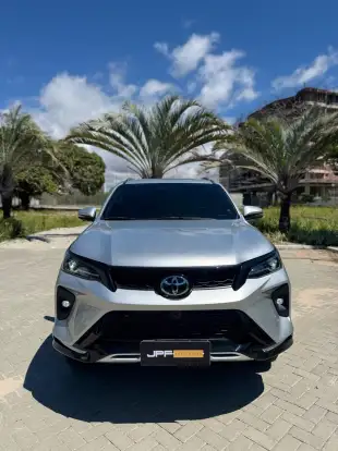 TOYOTA-HILUX SW4-2025