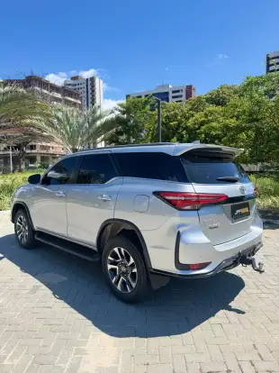 TOYOTA-HILUX SW4-2025