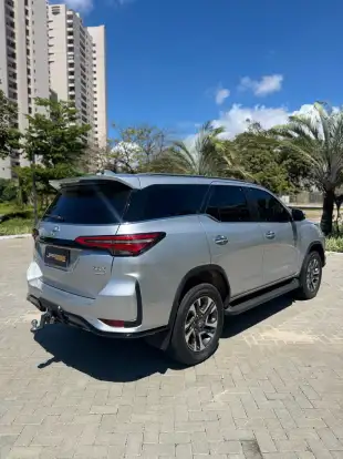 TOYOTA-HILUX SW4-2025