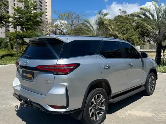 TOYOTA-HILUX SW4-2.8 D-4D TURBO DIESEL SRX PLATINUM 7L 4X4 AUTOMÁTICO TOYOTA-HILUX SW4-2025