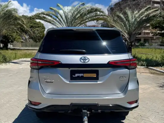 TOYOTA-HILUX SW4-2.8 D-4D TURBO DIESEL SRX PLATINUM 7L 4X4 AUTOMÁTICO TOYOTA-HILUX SW4-2025