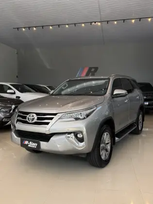 TOYOTA HILUX SW4 2.8 SRX 4X4 16V TURBO INTERCOOLER DIESEL 4P AUTOMÁTICO TOYOTA HILUX SW4 2.8 SRX 4X4 16V TURBO INTERCOOLER DIESEL 4P AUTOMÁTICO