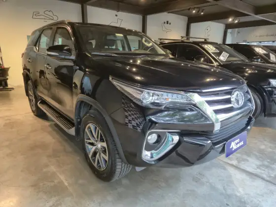 TOYOTA HILUX SW4 2.8 SRX 4X4 16V TURBO INTERCOOLER DIESEL 4P AUTOMÁTICO TOYOTA HILUX SW4 2.8 SRX 4X4 16V TURBO INTERCOOLER DIESEL 4P AUTOMÁTICO