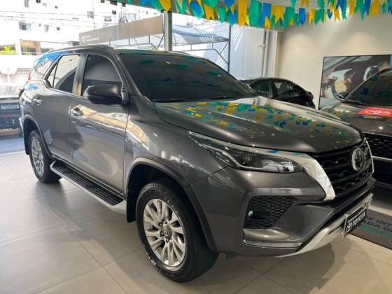 TOYOTA HILUX SW4 2.8 D-4D TURBO DIESEL SRX 4X4 AUTOMÁTICO