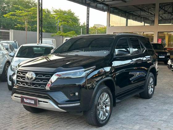 TOYOTA HILUX SW4 2.8 D-4D TURBO DIESEL SRX 7L 4X4 AUTOMÁTICO
