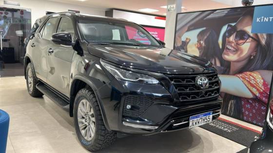 TOYOTA HILUX SW4 2.8 D-4D TURBO DIESEL SRX 7L 4X4 AUTOMÁTICO