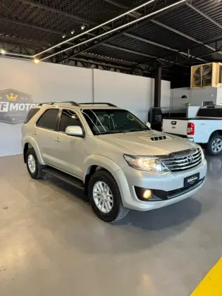 TOYOTA HILUX SW4 3.0 SRV 4X4 16V TURBO INTERCOOLER DIESEL 4P AUTOMÁTICO