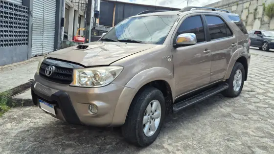 TOYOTA HILUX SW4 3.0 SRV 4X4 7 LUGARES 16V TURBO INTERCOOLER DIESEL 4P AUTOMÁTICO