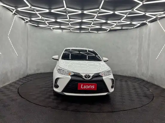 TOYOTA-YARIS-2023