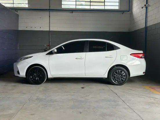TOYOTA-YARIS-2023