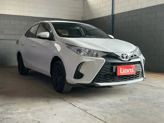 TOYOTA-YARIS-2023