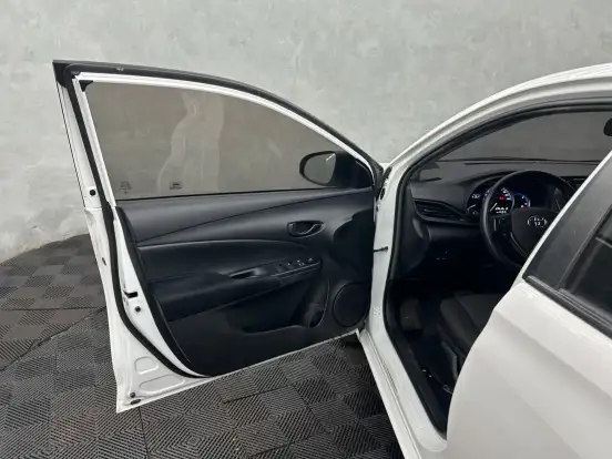TOYOTA-YARIS-2023