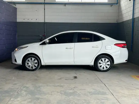 TOYOTA-YARIS-2023